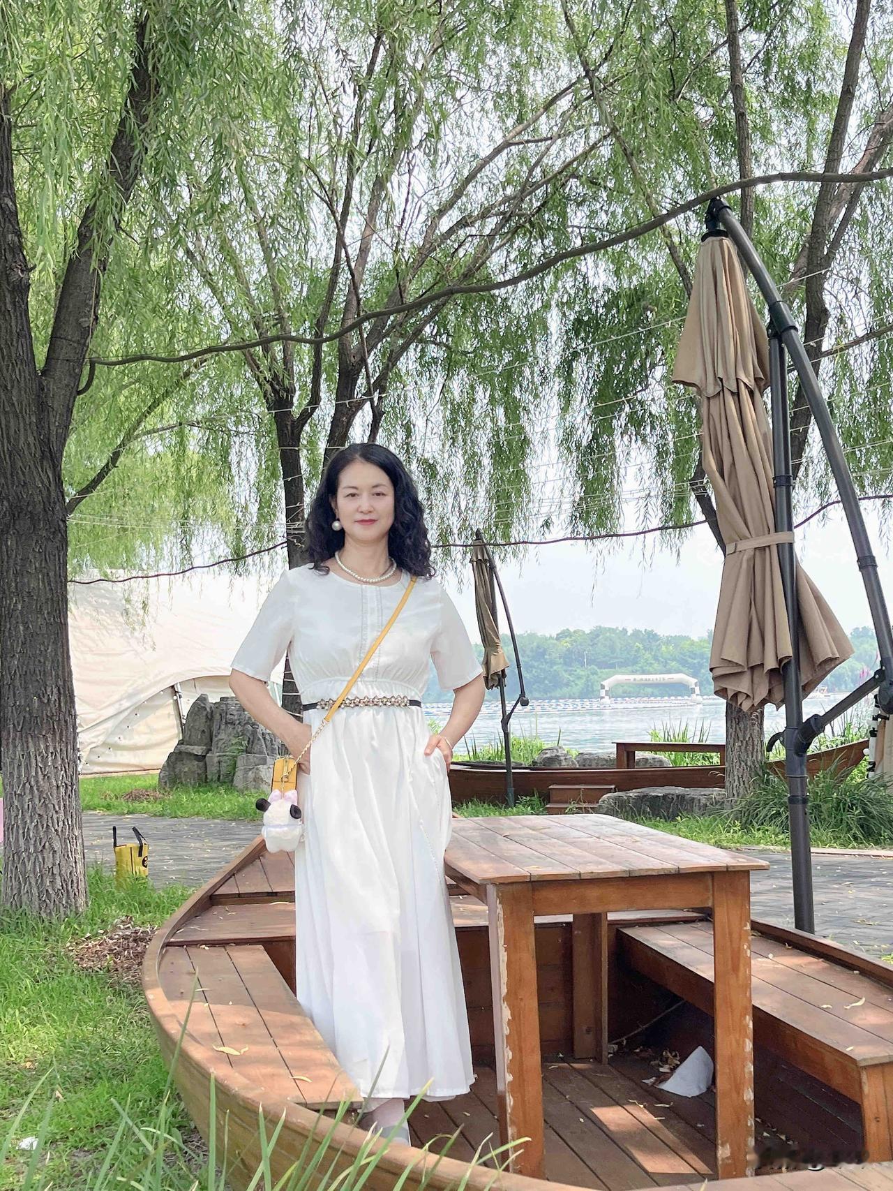 大量的出汗会不会把身体里的油排出去呢？

今天早上练瑜伽，出来2斤汗，我故意不开