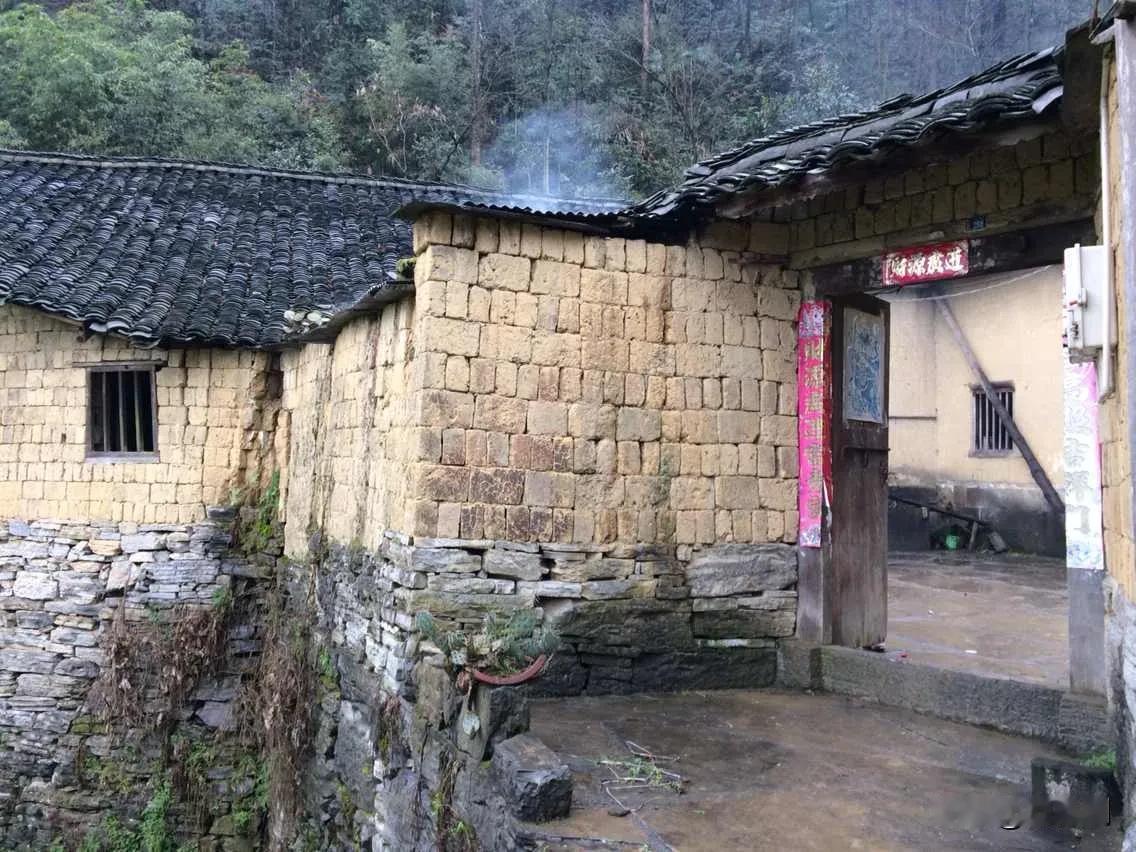 鹧鸪天.重读《七言诗豫章西望彩云间（改李攀龙诗）》有怀
（2025年3月25日）