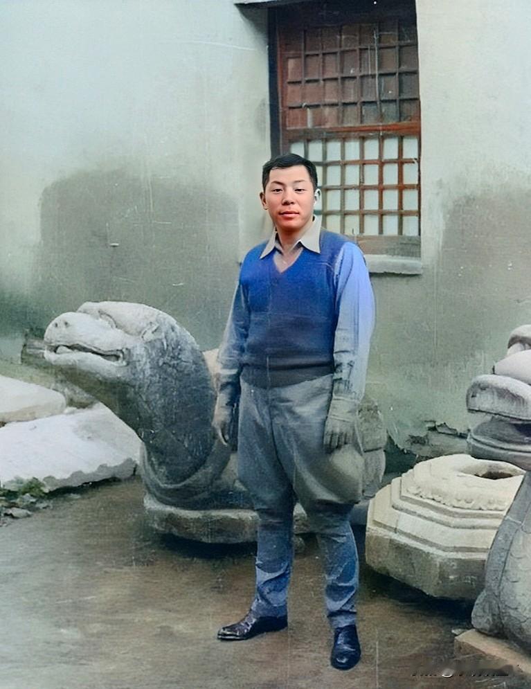 都说张学良年轻时长得帅，是美男。这便是他年轻时候的真实模样，大家瞧瞧！这可不是演