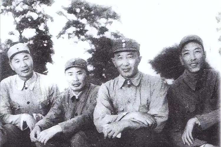 杨罗耿兵团：受中央军委直接指挥的华北劲旅，麾下走出一位大将两位开国上将
 
杨罗