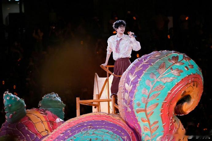 女子为看许嵩演唱会从加拿大飞武汉许嵩武汉演唱会带动商场客流 商圈客流暴涨不是偶然