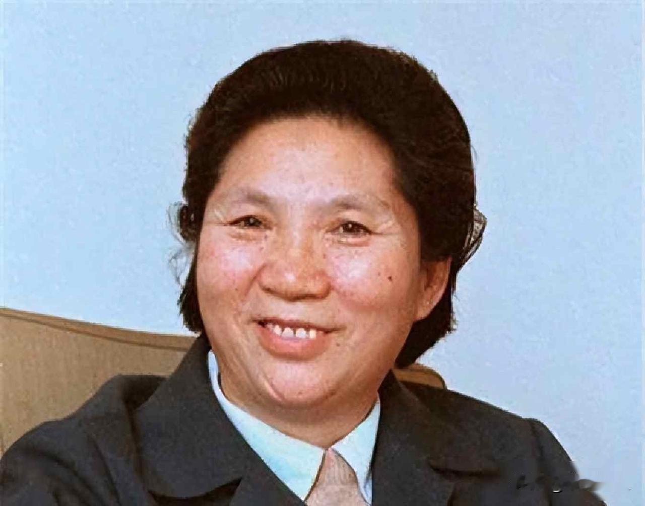 五十岁升副总理，她打破常规，晚年却为妇女奔走

陈慕华1921年出生，2011年
