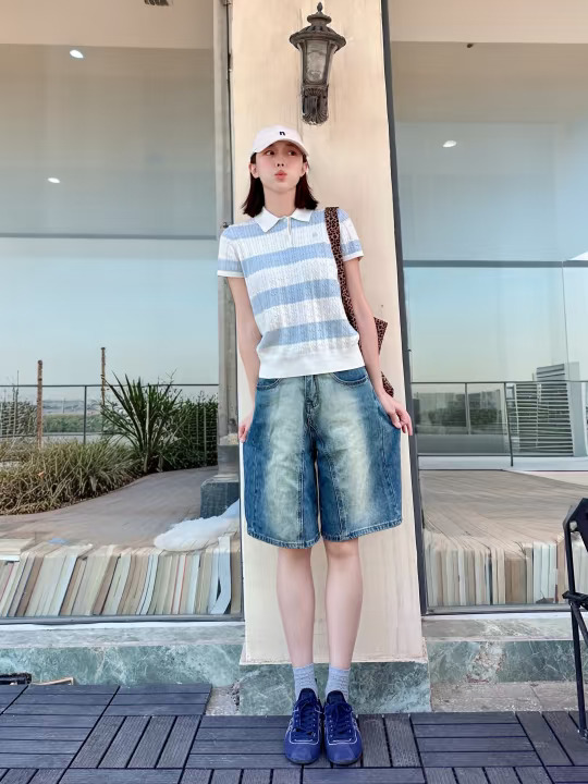 太韩啦！今天穿蓝白条纹Polo衫～👔