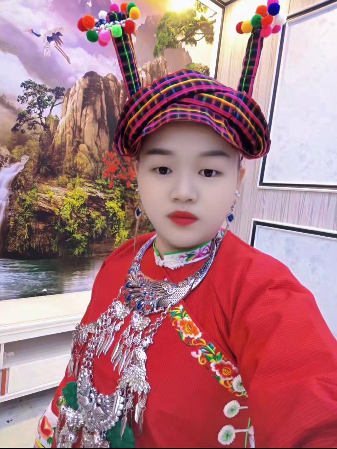 少数民族服饰美颜开到十级，连我妈都认不出这是她亲闺女！仅仅换了个滤镜，整个人都不