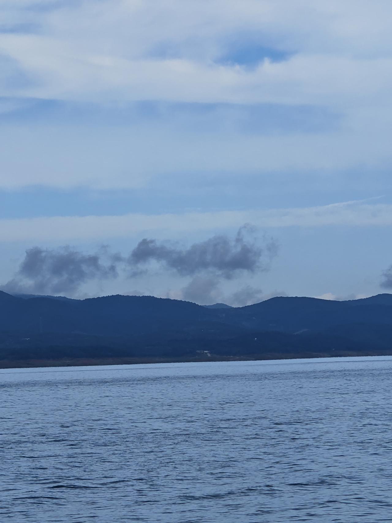 公孙龙是策划大师，出的主意让当事人双方都心服口服，最后自己赚了两笔咨询费。

有