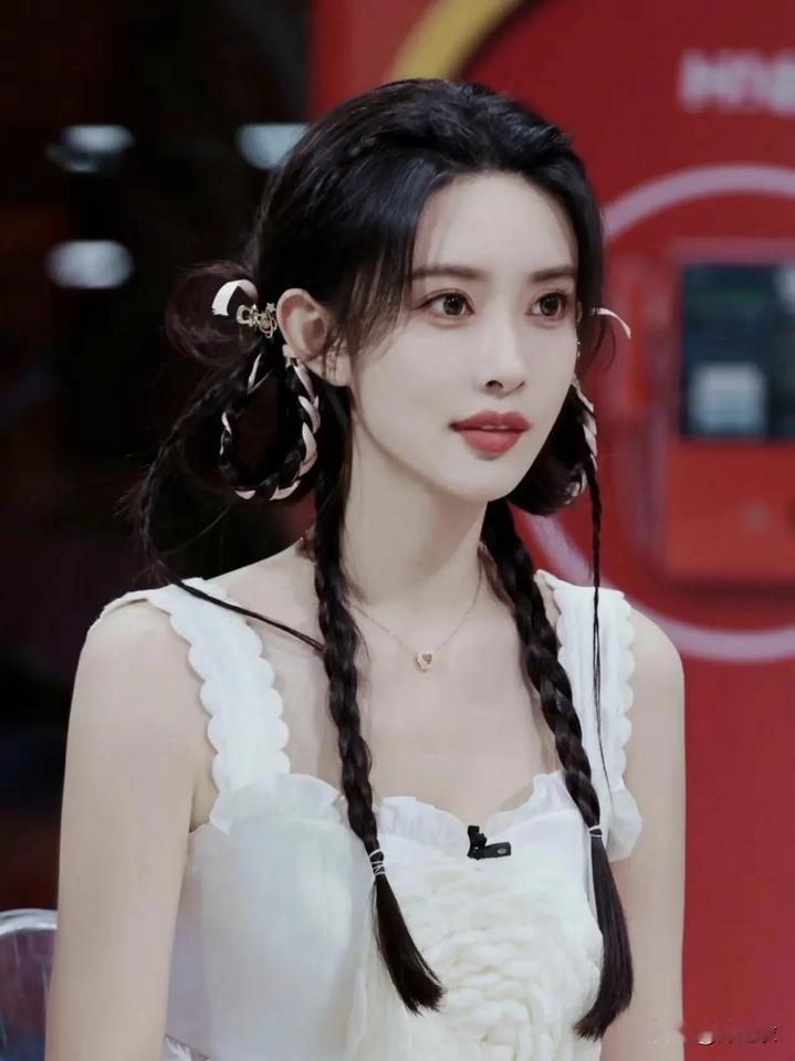 孟姐是一个很温良的人，但是可能少了些锋芒，而我最近在看跑男，明明她拍照的技术很好