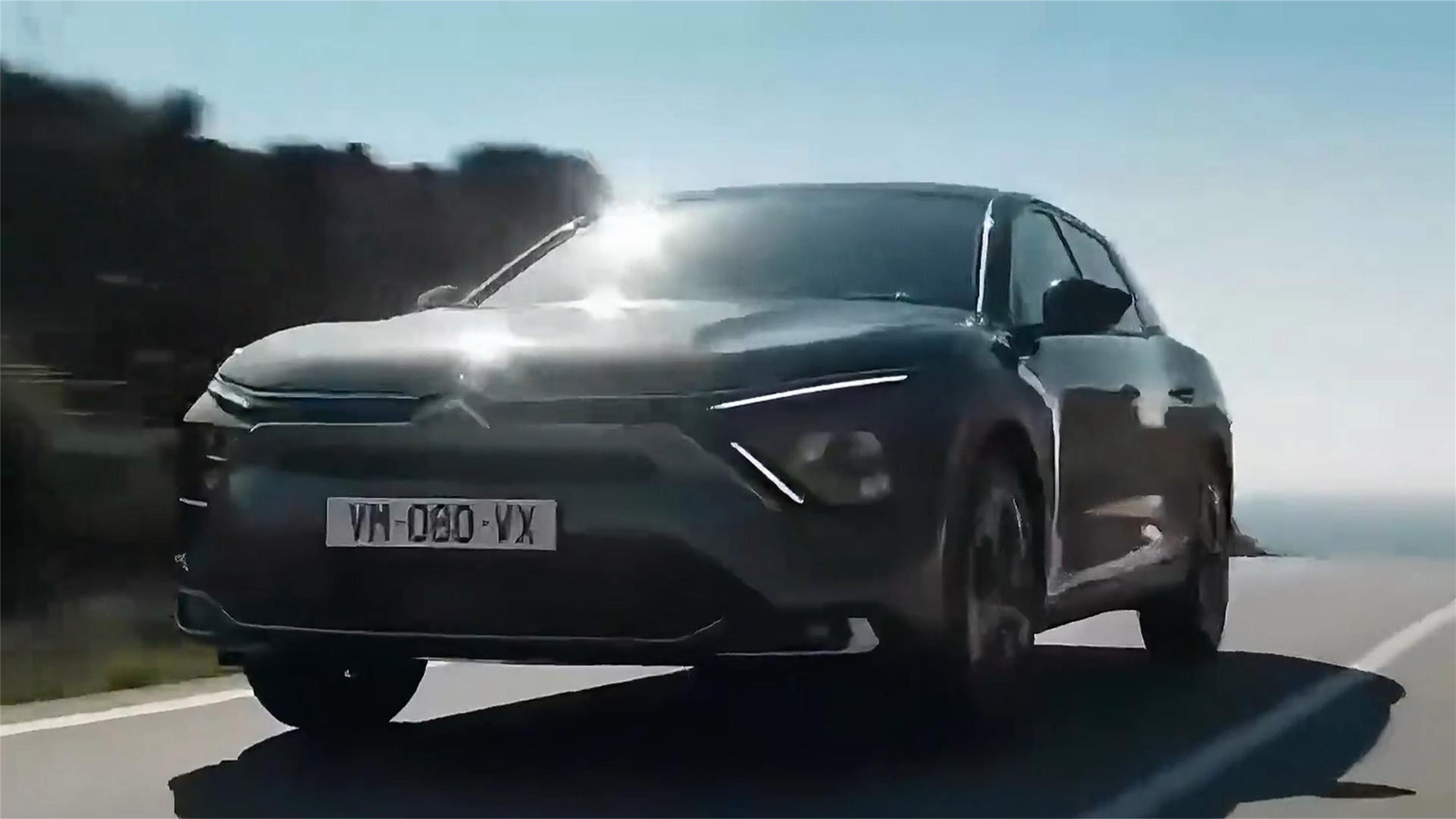 凡尔赛C5X：高开低走救不了法系 预售破万，2026 年7月