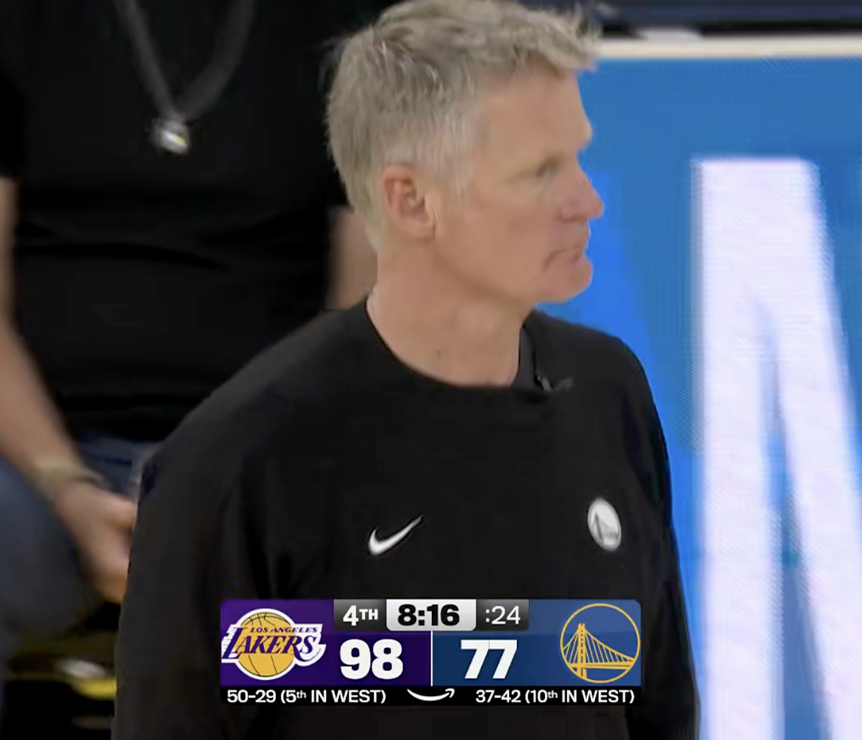 又有人受伤了勇士被迫暂停湖人领先21分，最后8分16秒 湖人vs勇士