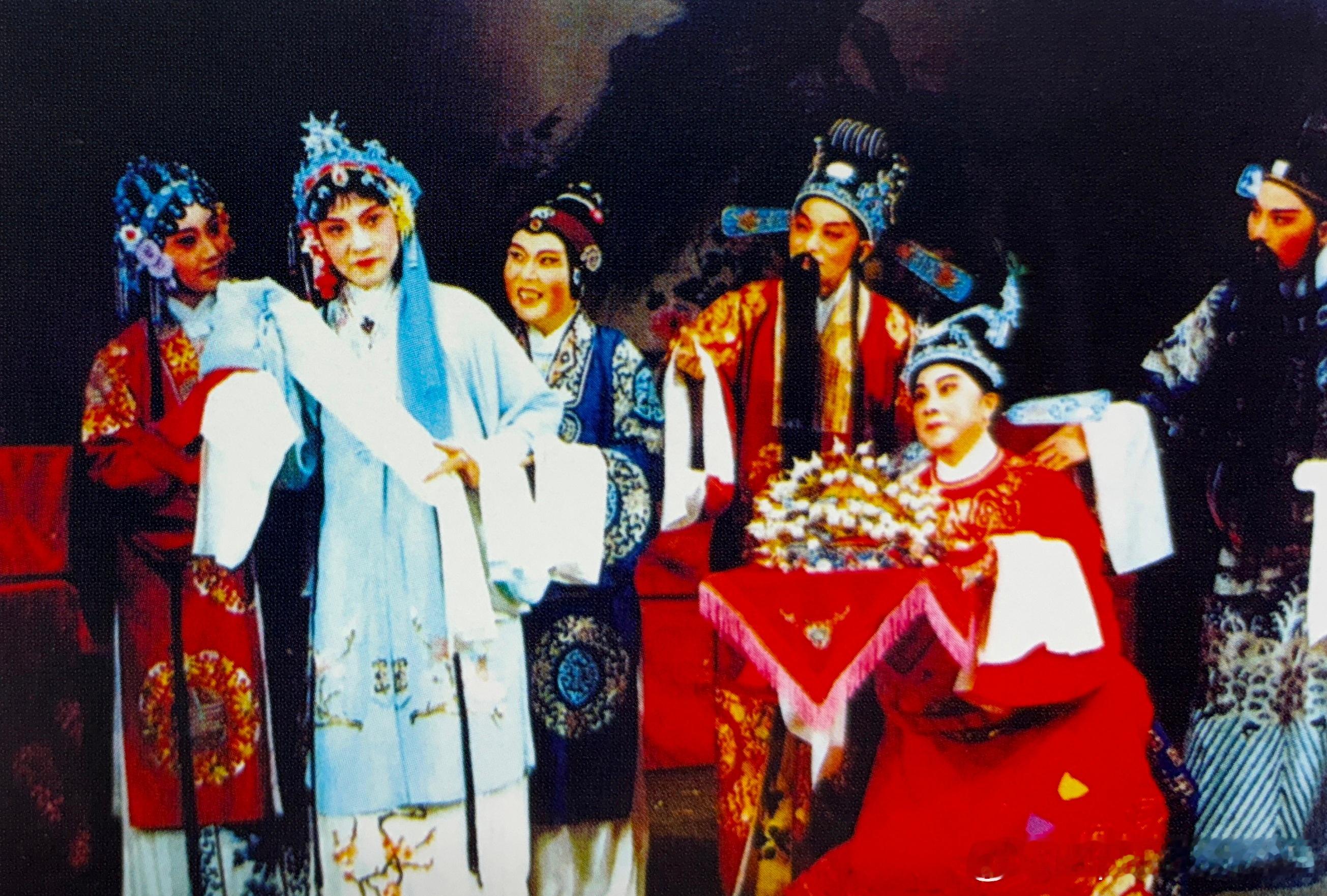 1983年《碧玉簪》剧照，金采风饰演李秀英，徐玉兰饰演王玉林，周宝奎饰演陆氏，徐