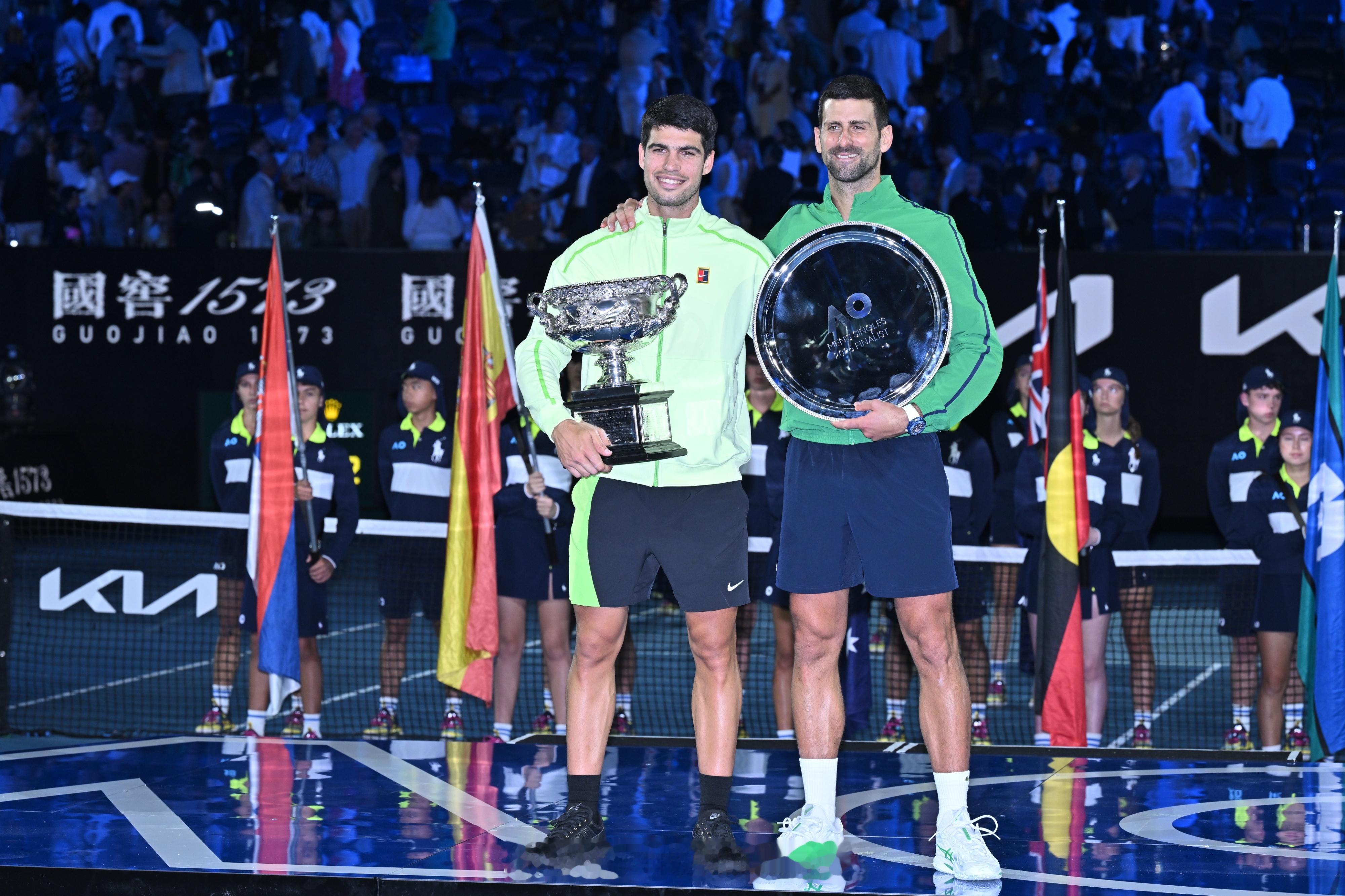 阿尔卡拉斯实现全满贯阿尔卡拉斯首夺澳网冠军 女士们先生们，向大家介绍澳网2026