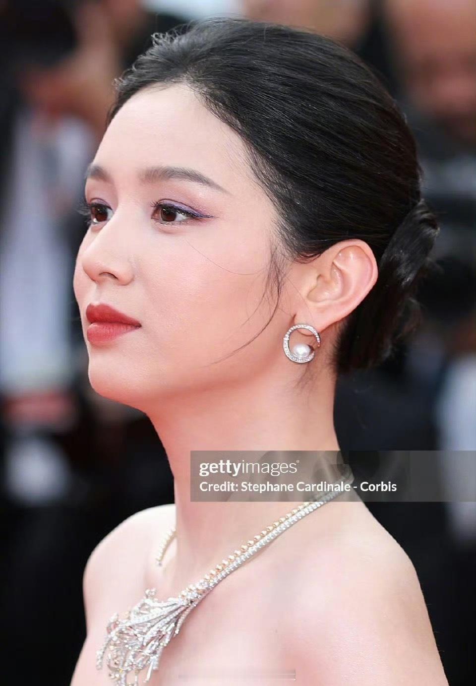 周也、张婧仪昨天活动生图，这次没人觉得她俩像了吧