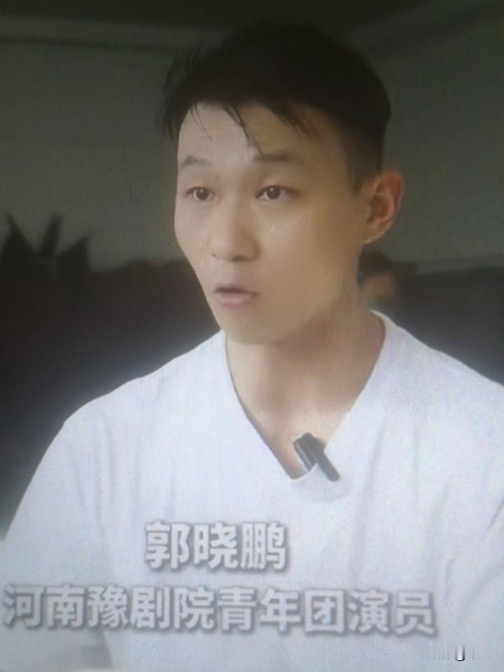 郭晓鹏，是河南豫剧院青年团的优秀青年演员，，毕业于中国戏曲学院首届豫剧本科班。拜