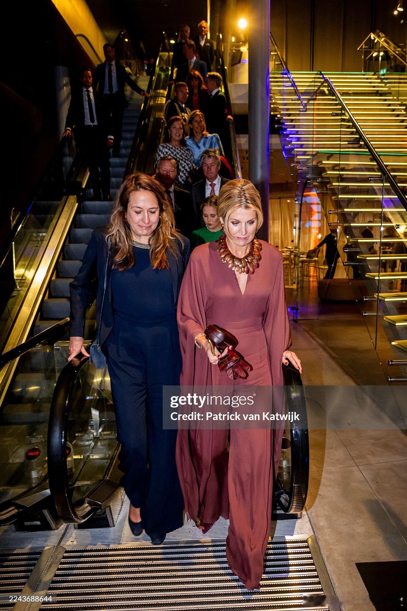 新闻 2025.10.27 荷兰国王夫妇和女王储出席在阿姆斯特丹博物馆广场举行的