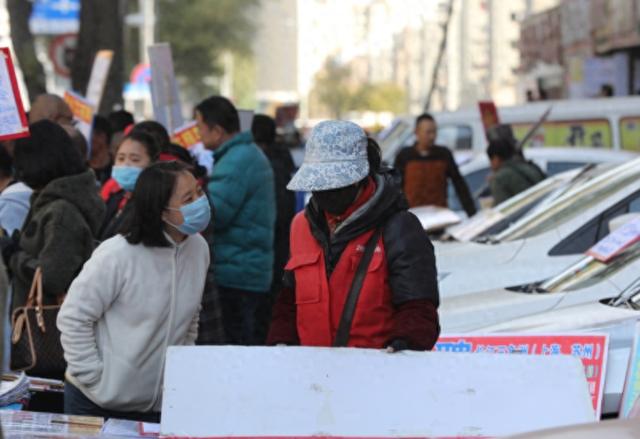 中国城镇化有新变化，农民进城意愿逐年降低。2023 年农民工总量达 2.97 亿