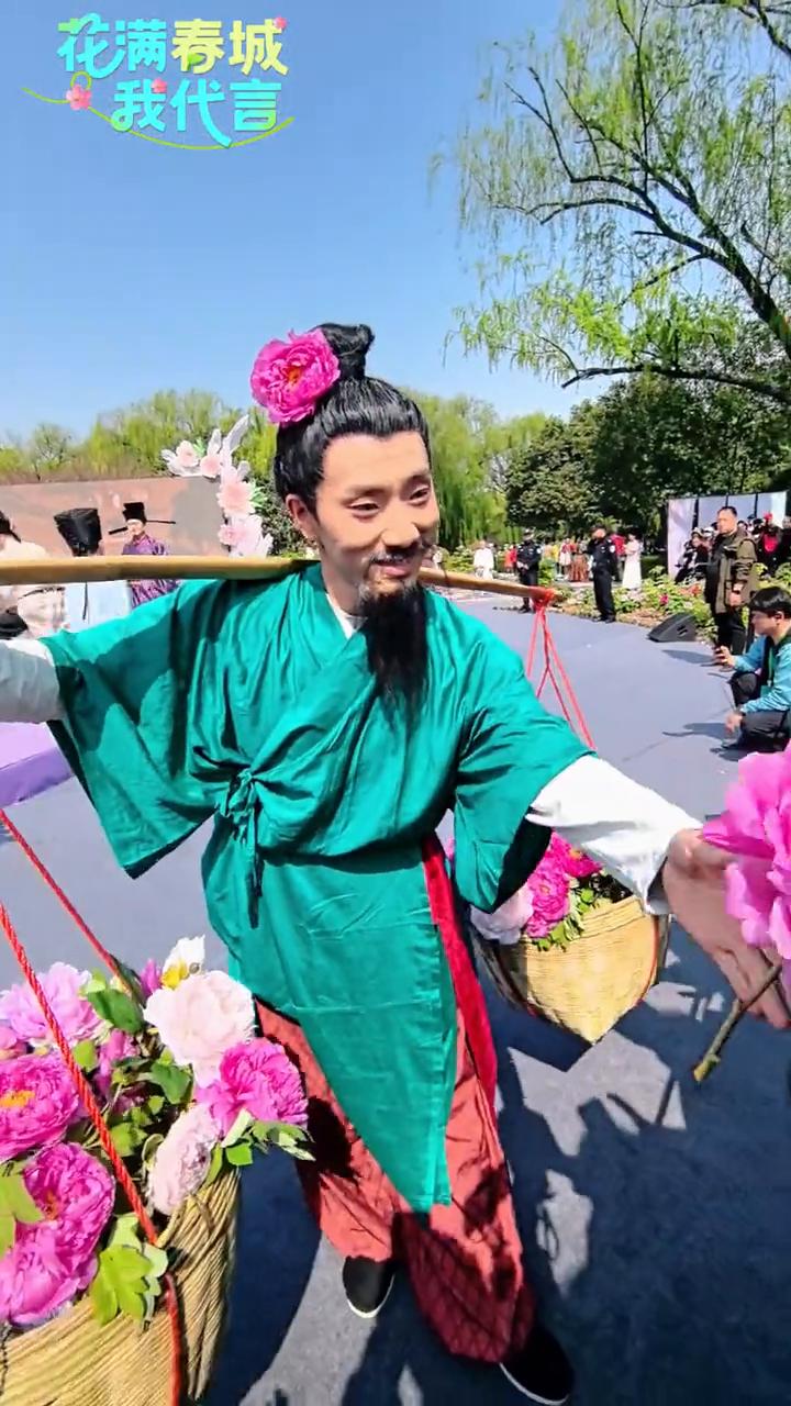 花满春城，我代言。
唯有牡丹真国色，洛阳隋唐城遗址植物园花开盛世迎宾来。想当年满