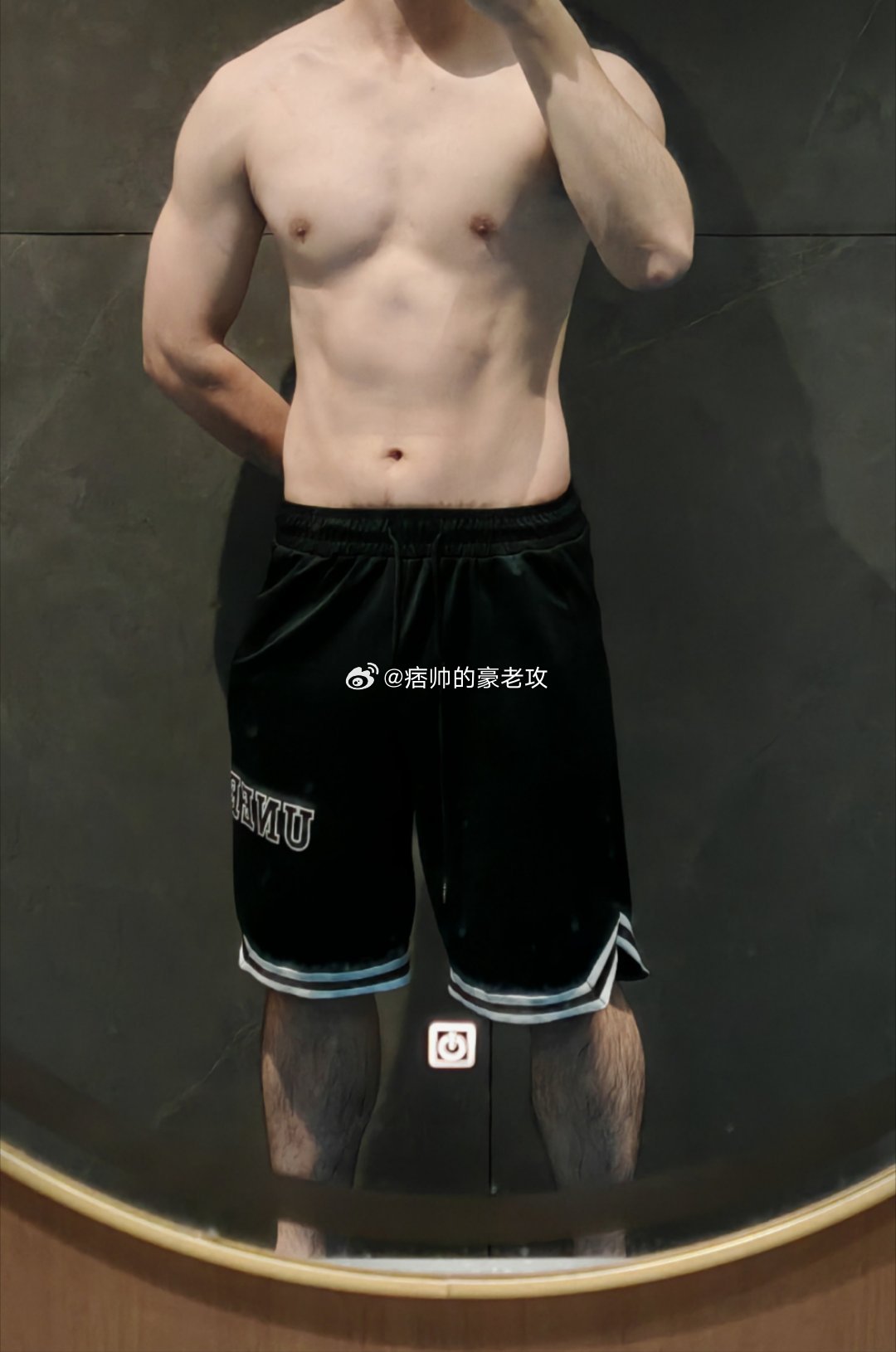 游泳结课了🥲🥲，虽然勉强能游了，但是有时还是会沉下去哈哈哈哈哈。每天都去上课
