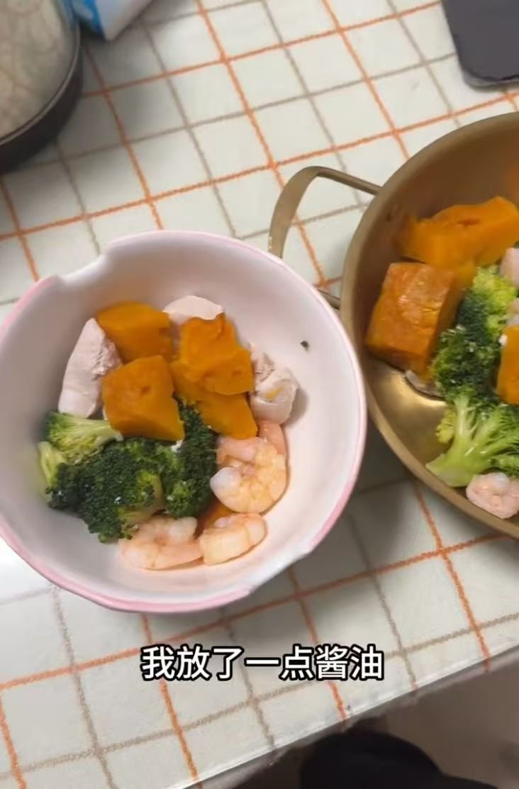 建议像小狗一样养自己养了 3 年狗才悟到：最顶级的养生，就是修狗生活哲学。我现在