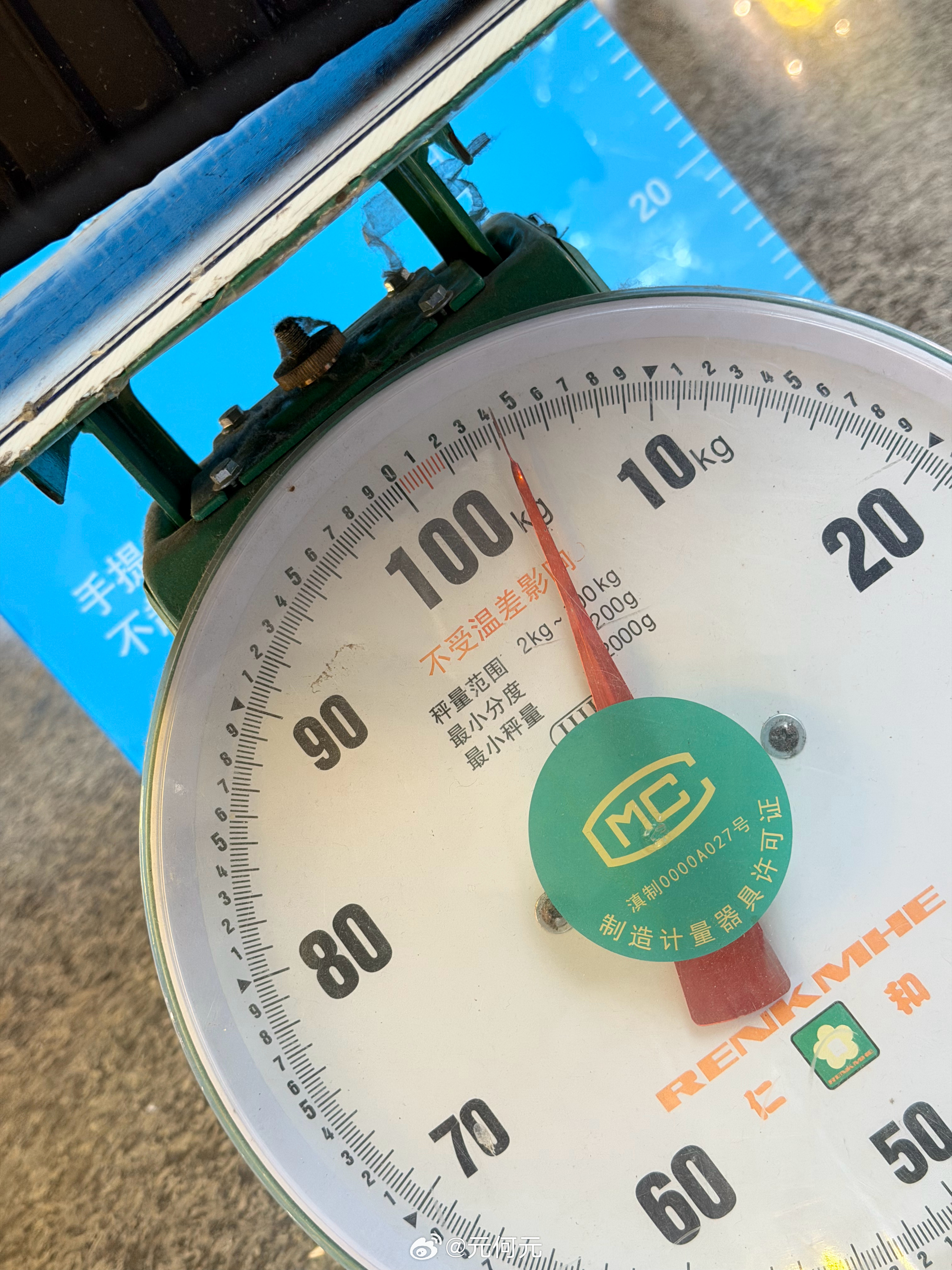 避坑！避坑！昆明航空这个航空公司，上机行李箱只让带不超过五公斤…我的行李箱里三件