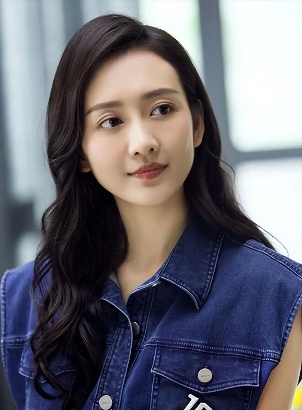 最近，王鸥王大美女又站出来宣布单身了……

咱不管真假哈，咱只讲这种事情背后的动