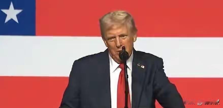 快讯！快讯！
听完特朗普的训话，美军四星上将不堪受辱，直接“脱军装”走人
 
先