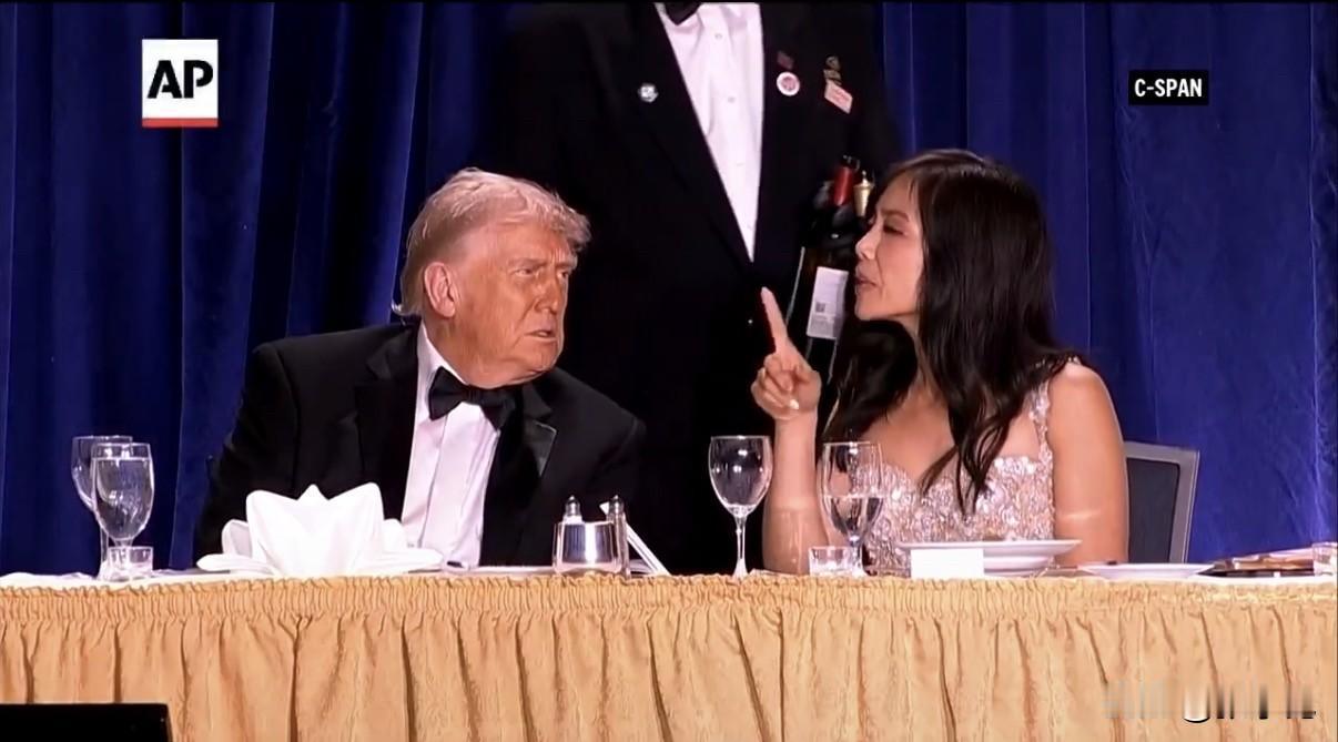 美国哥伦比亚广播公司新闻（CBS News）记者姜维佳，同时也是白宫记者协会主席