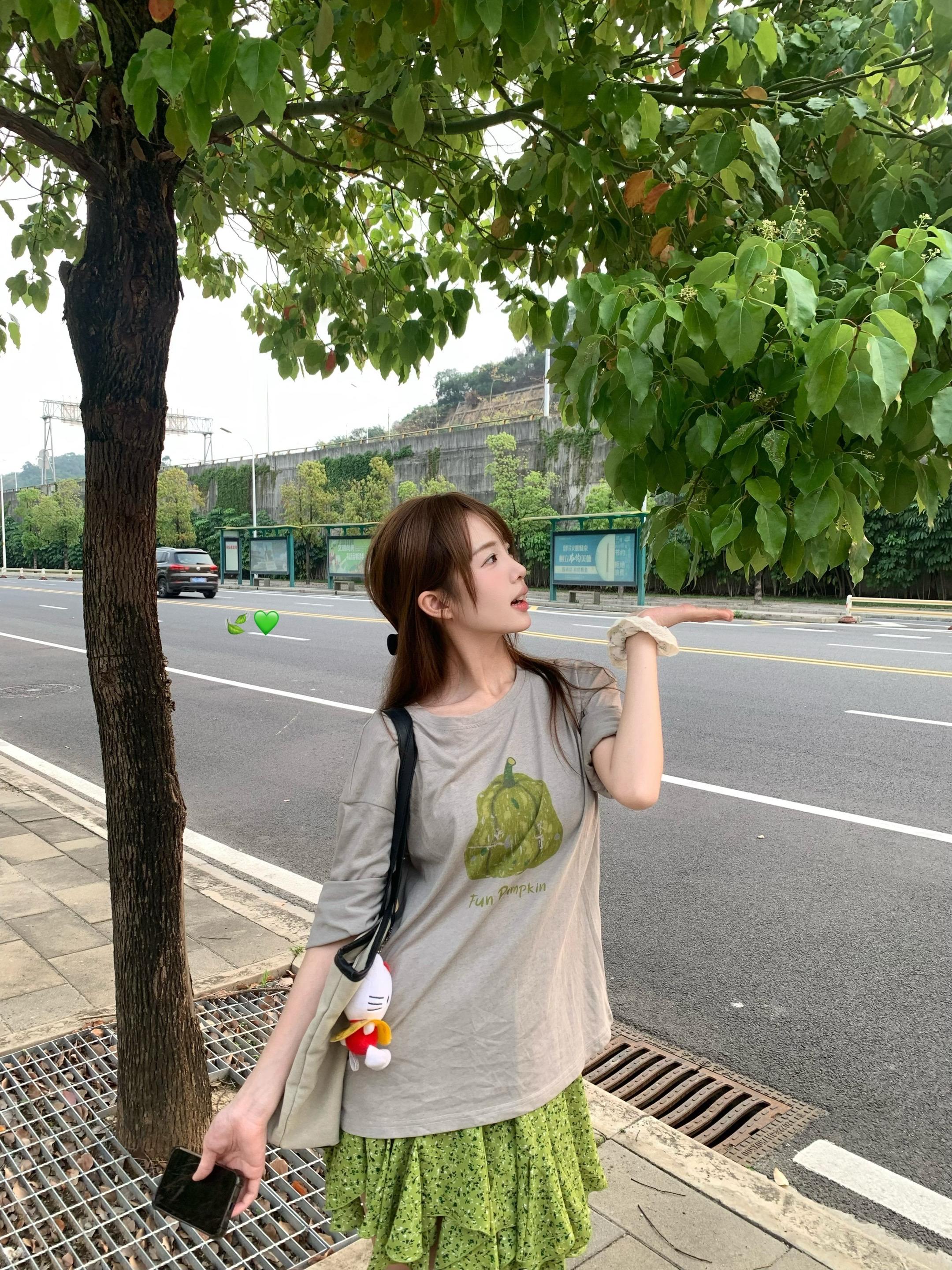 看见你的笑 我好像就足够。