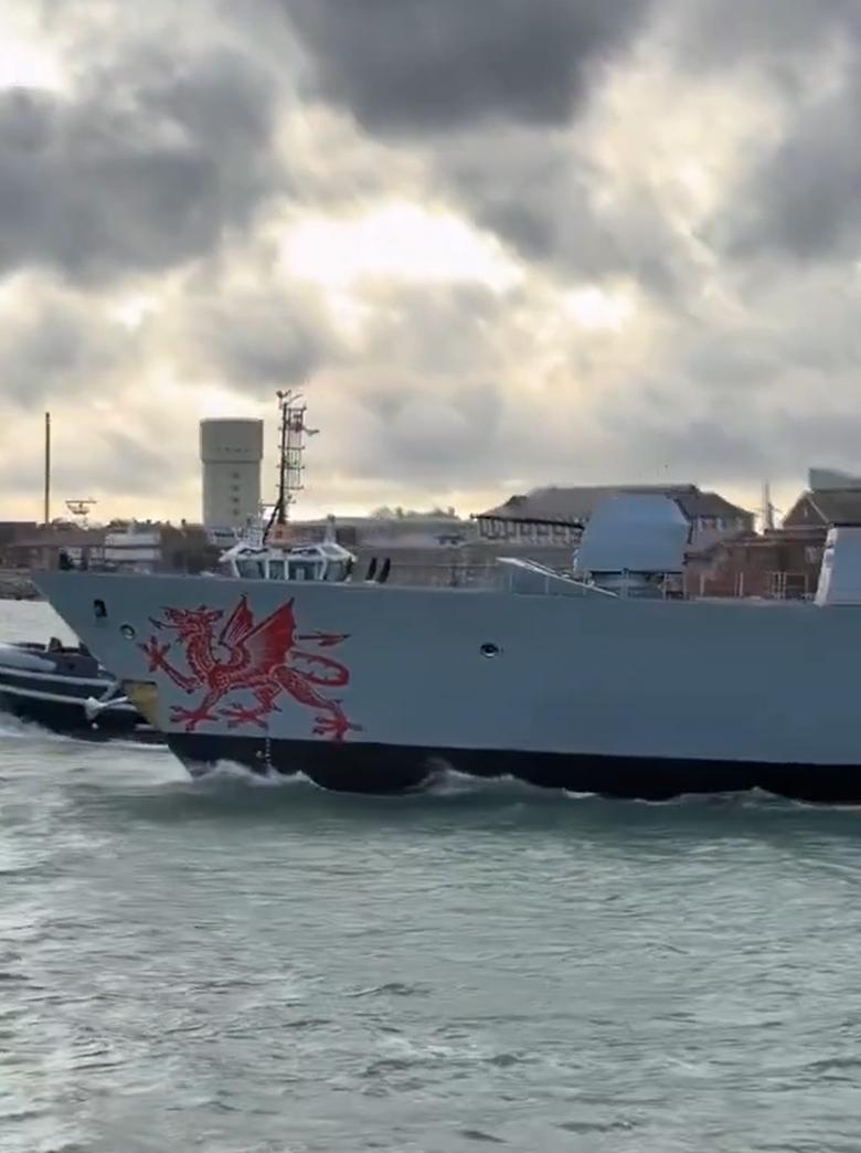 英国军舰倒霉了，真主党搞了个乌龙事件，以为是以色列的军舰，结果打完发现，不是以色