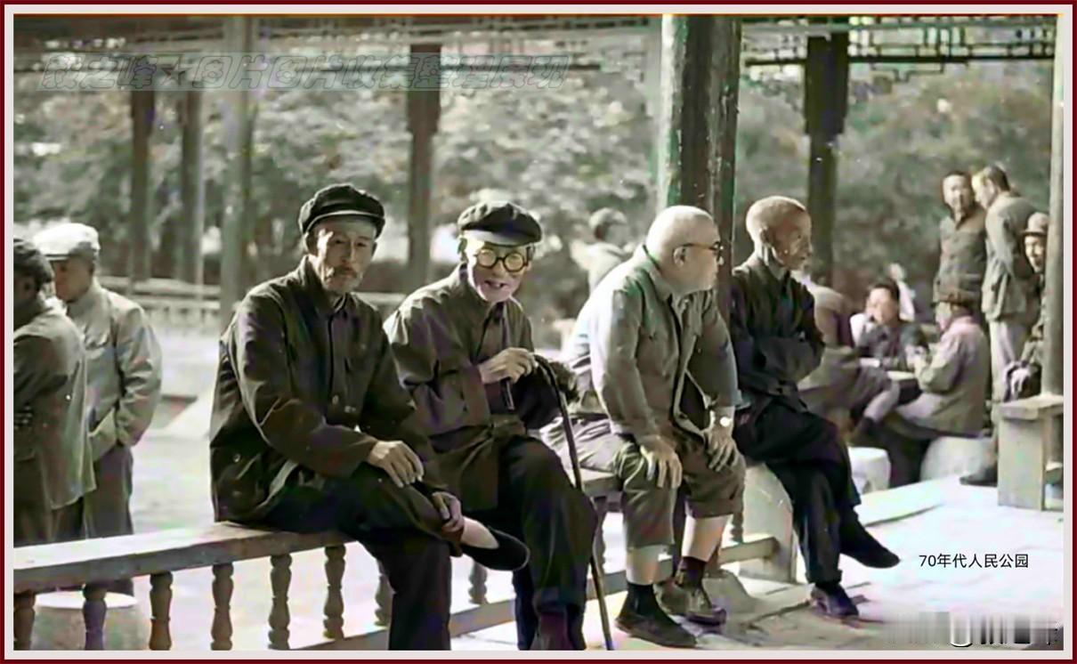 呼和浩特人民公园里这是一个永久熟悉的地方。
看看你相册里的呼和浩特有些旧照片总能