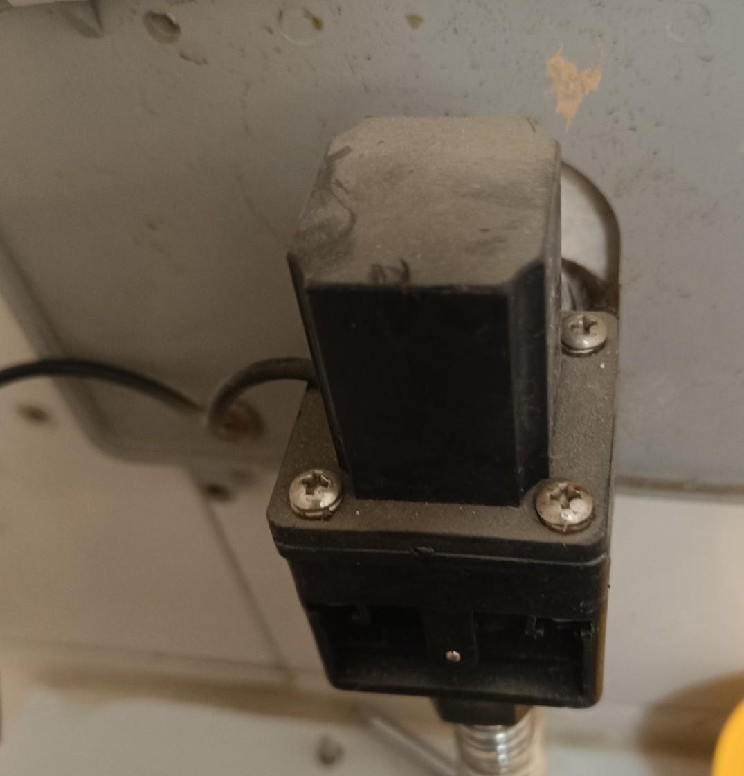 广大的友友们，这样的厕所小便器的出水量怎么调节呢？研究了半天也找不到啊，🈶么有