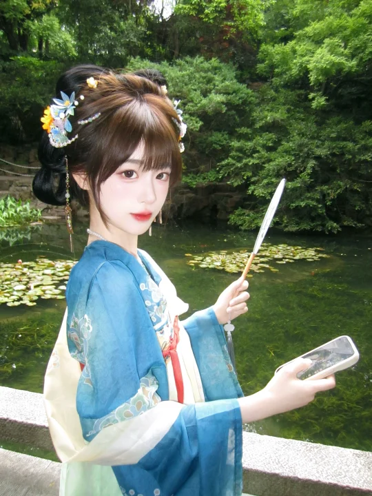 遇见她如春水映梨花