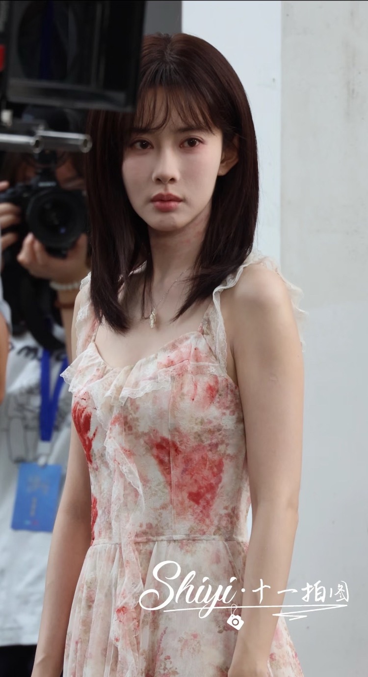 孟子义的脸越来越长了，唇周老化也有些明显了 ​​​