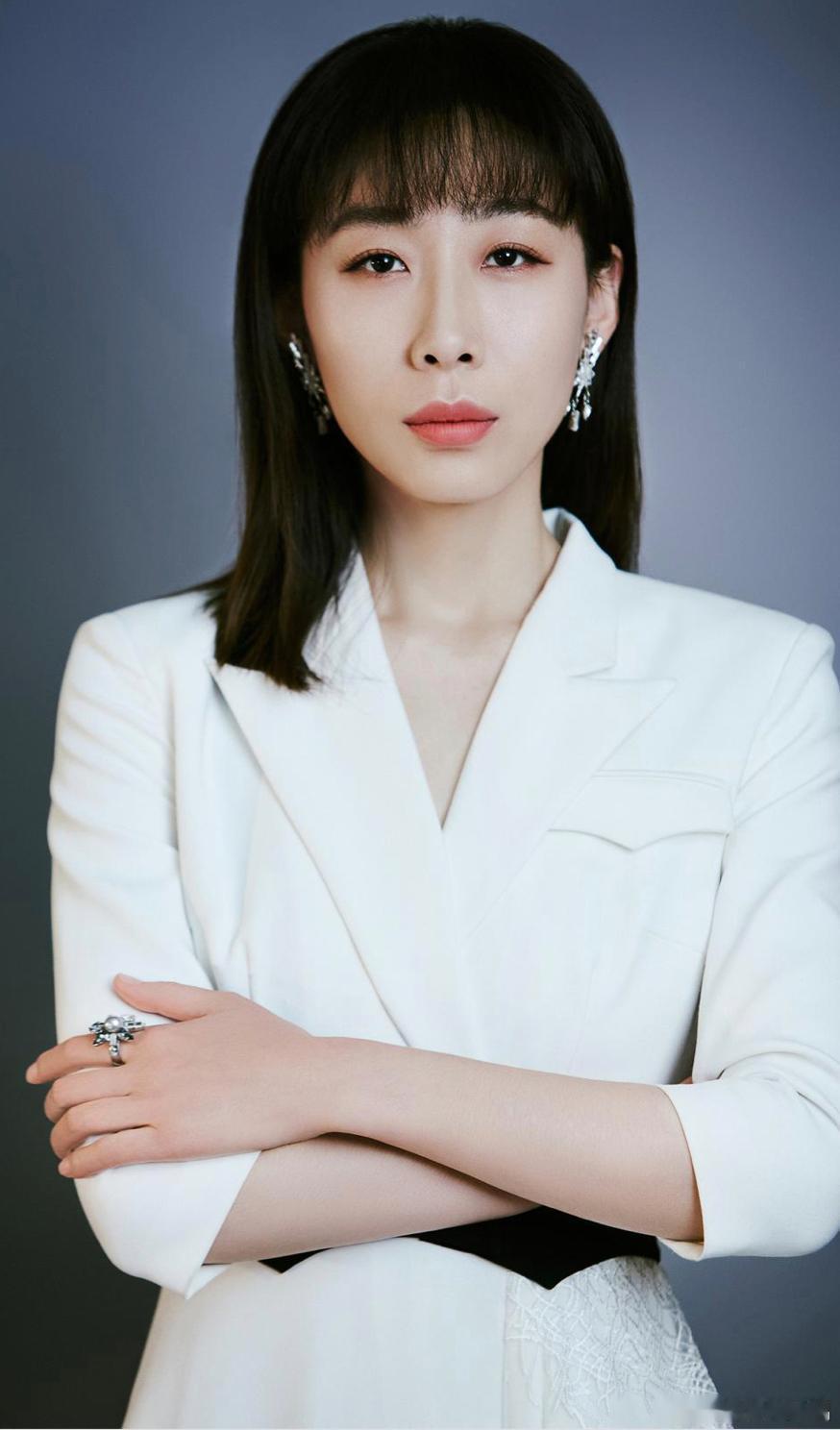 任素汐原名叫任国涛名字只是代号，演员的底气永远是作品。从任国涛到任素汐，变的是称