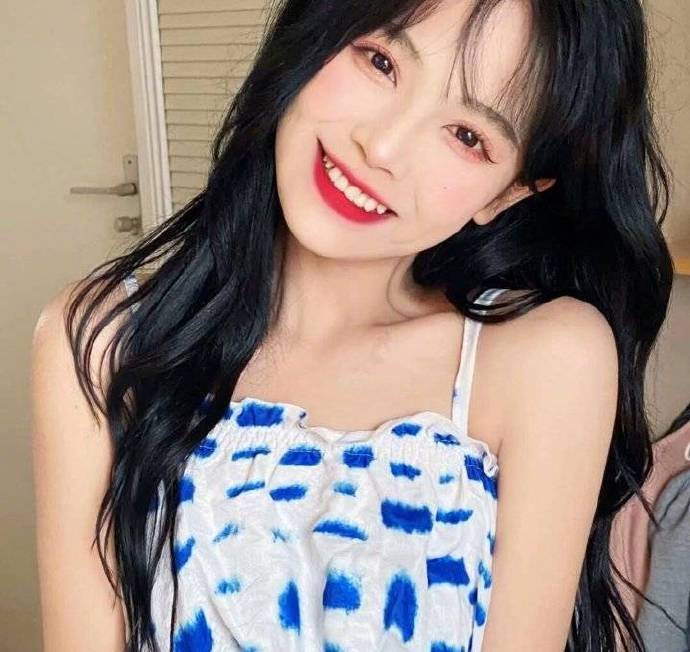 ᴹᵃⁿ ⁱˢ ᵇᵒʳⁿ ᵃˡᵒⁿᵉ, ᵇᵘᵗ ˡᵒⁿᵍˢ ᵗᵒ ᵉᵐᵇʳᵃᶜᵉ 
