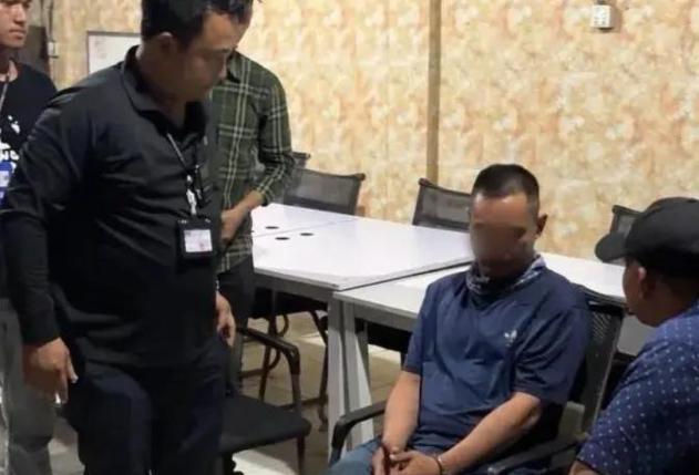 丧心病狂！7月12日，男子谎称身体不适进入柬埔寨华人诊所，趁女医生低头取药锁上门