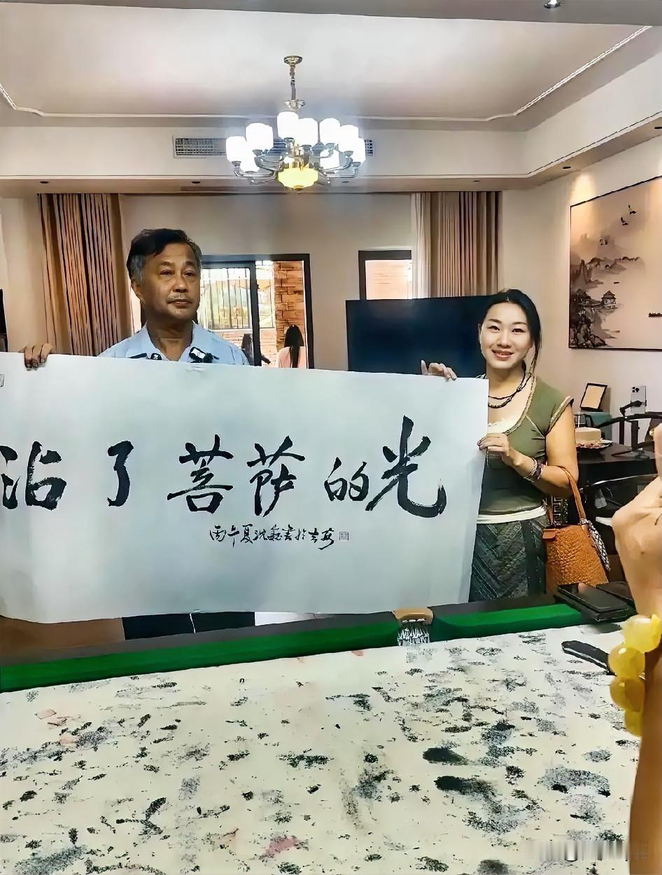 流浪大师、民间文化学者沈巍老师这幅《沾了菩萨的光》，直接打脸许多诋毁他书法功底的