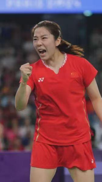 贾一凡，1997年6月生于天津，中国女子羽毛球女双运动员，左手持拍，后场进攻能力