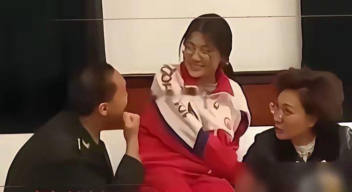 毛甜懿以后还会总穿校服吗毛甜懿今年高考，升入大学就读后很可能不会像以前那样总穿校