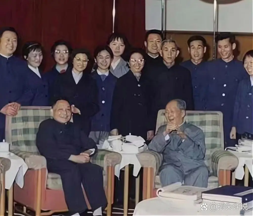 两位伟人的历史性合影