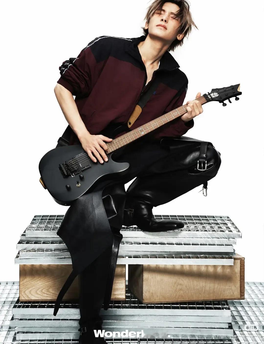 侯明昊这次杂志5分钟4万本，人头数超过1万人很不错了之前商务直播观看人数到6万人