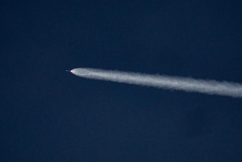 1月6日晚，河南郑州、洛阳等地网友发现夜空中有一串快速移动的“神秘光点”。二三十