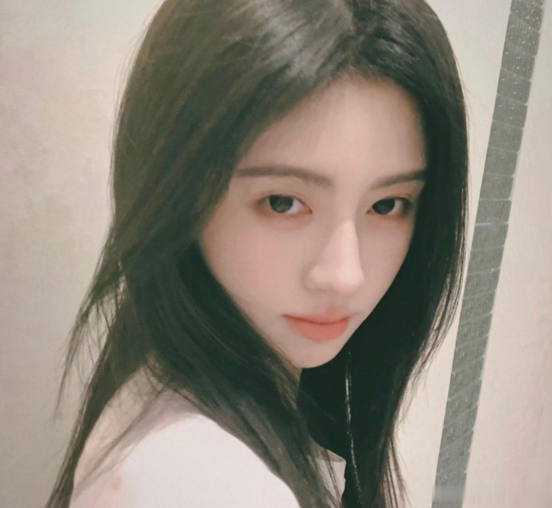 鞠婧祎  jjy鞠婧祎苏绿夏 jjy鞠婧祎万花世界 “借着你的光去发散光”𝑩?
