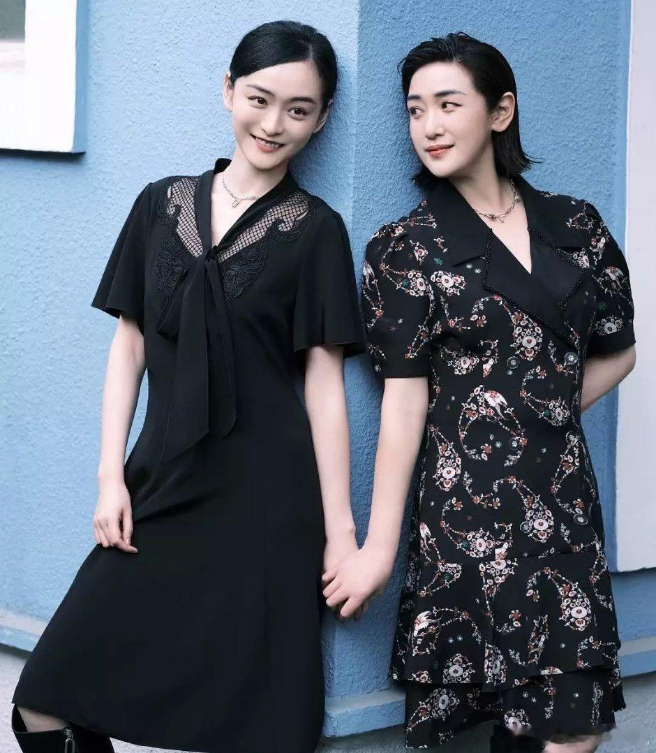 基因好强大，何泓姗妈妈好年轻啊 ​​​