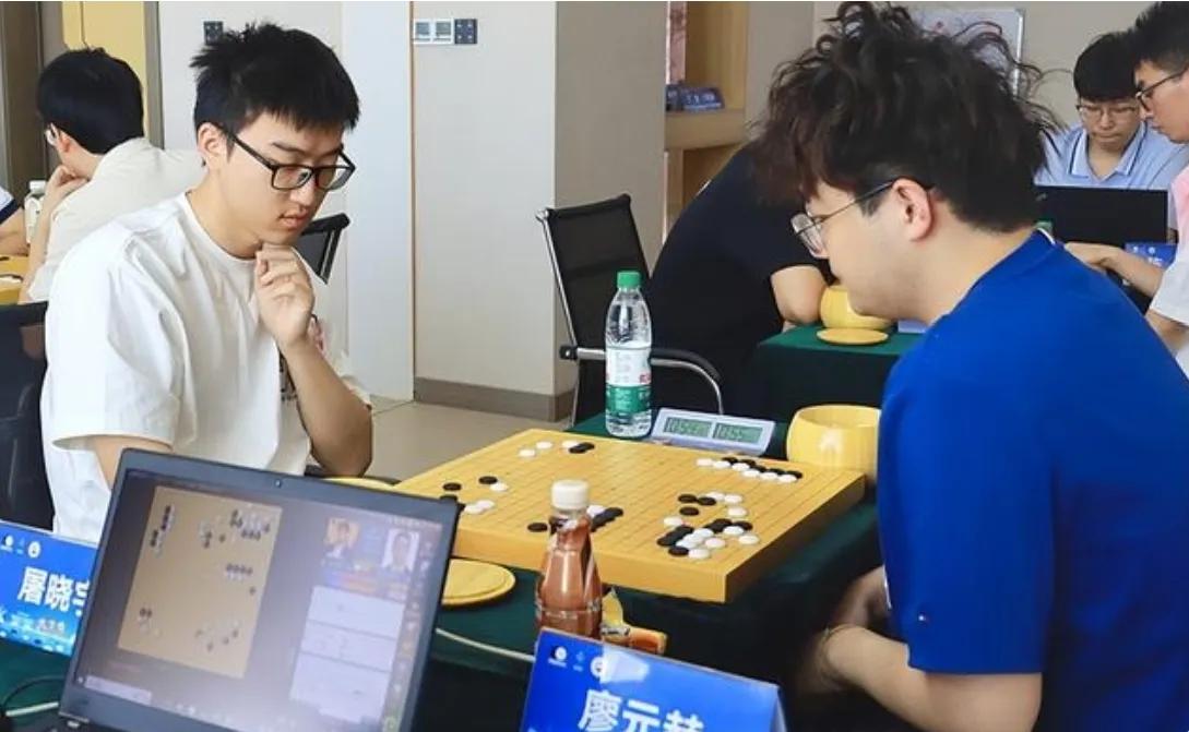 农心杯选拔赛八人出局
檀啸VS廖元赫争夺出线



第27届农心杯三国团体擂台赛