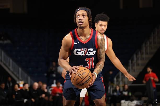 华盛顿奇才官方宣布，球队已经用一份十日短合同签下了效力于球队在NBA发展联盟的下