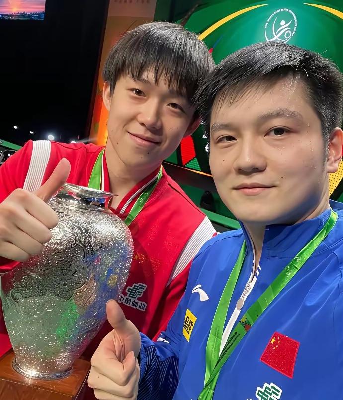 我想，
王楚钦世界杯单打夺冠后，
第一个想分享好消息的可能就是小胖了

东哥，你