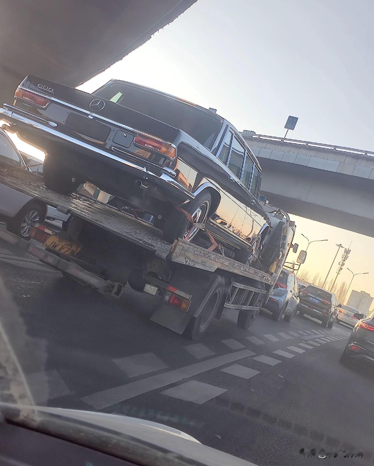 2026年报废政策下来了 大奔驰拉去报废了车辆报废标准 奔驰2025款 奔驰a停