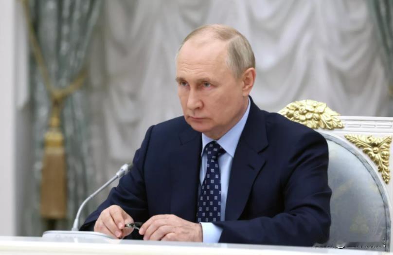 俄罗斯总统普京到下面视察时候，对企业家称，俄罗斯成为世界第五大经济体，仅次于美，