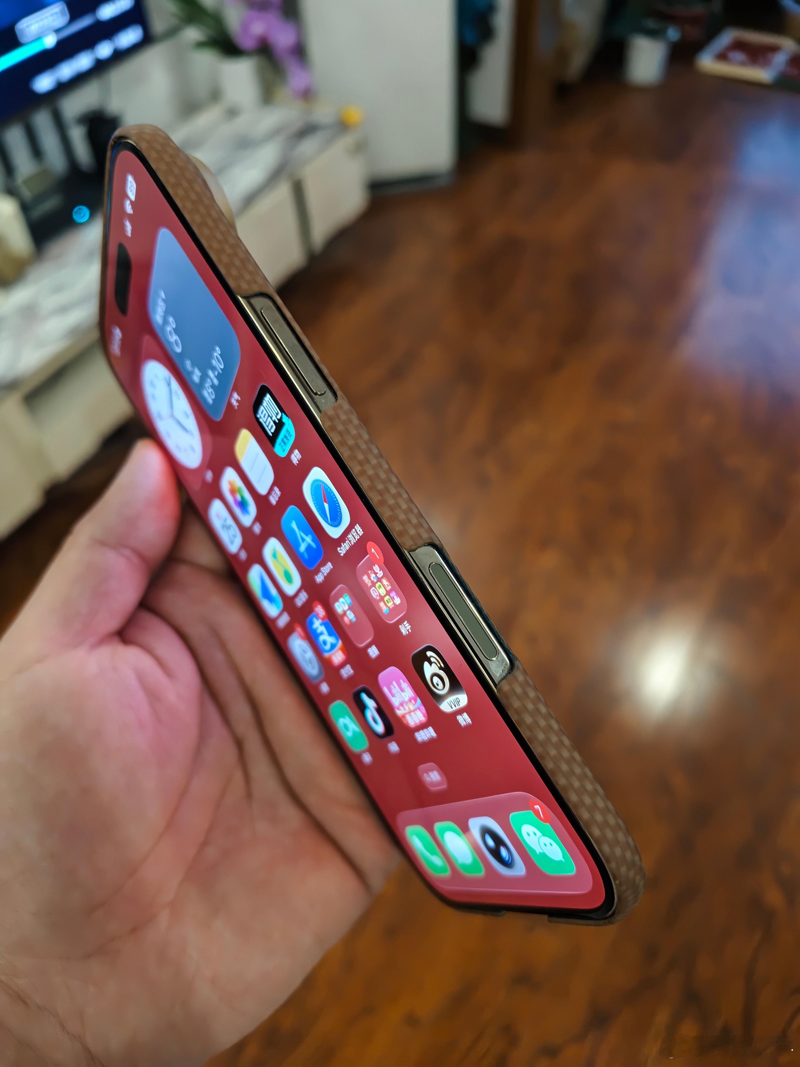 手机拍照实体键是鸡肋吗咋说呢，反正iPhone的拍照键我是从来没用过，一个是没那