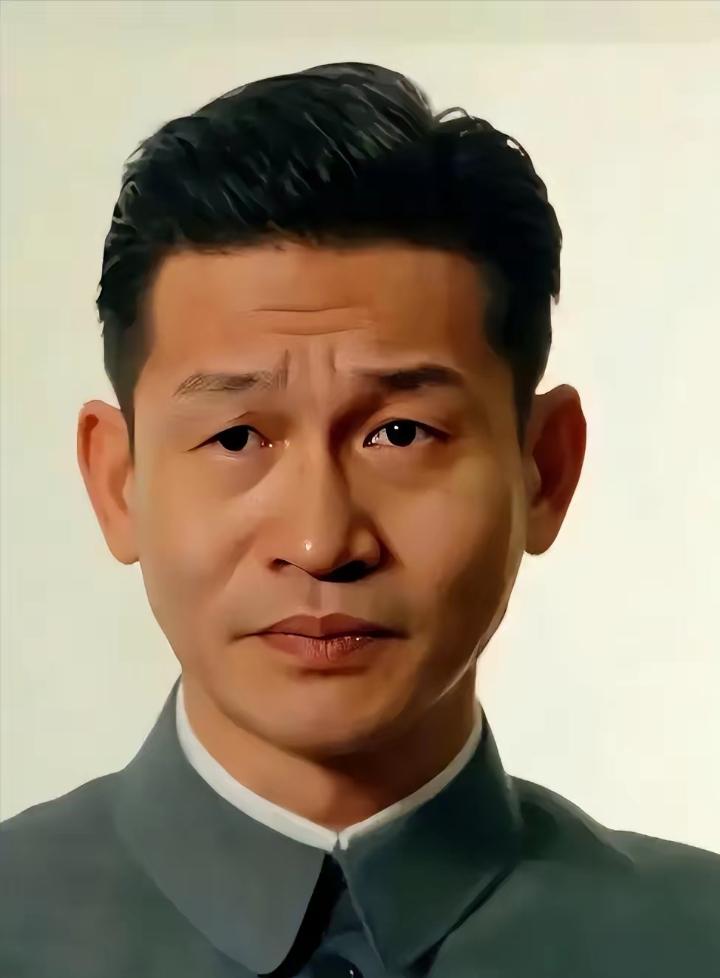 有一次，张艺谋问余皑磊：“有个男三号，演不演？”他接了，结果没火。不久，张艺谋又