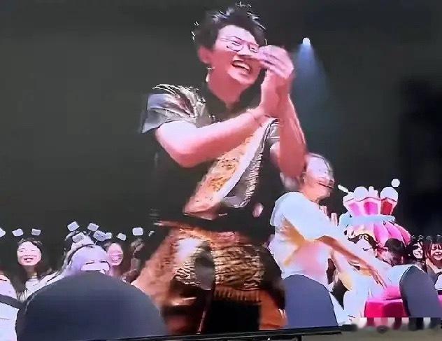 宋小宝 小品翻车宋小宝作为一个喜剧人，愣是把失误让观众觉得他是在抖包袱，就算他承